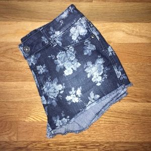 FLOWER DENIM SHORTS
